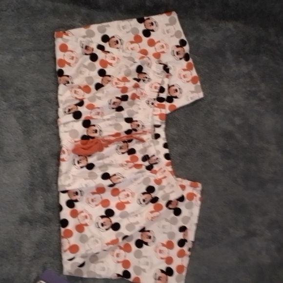 958-39) Disney women's mickey mouse shorts - Picture 3 of 4